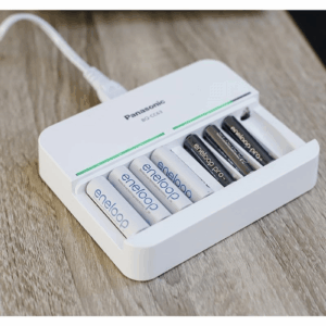 Incarcator Eneloop pro Panasonic SMART 8 CHARGER 8x AA R6 sau 8x AAA R3 NiMH BQ-CC63E