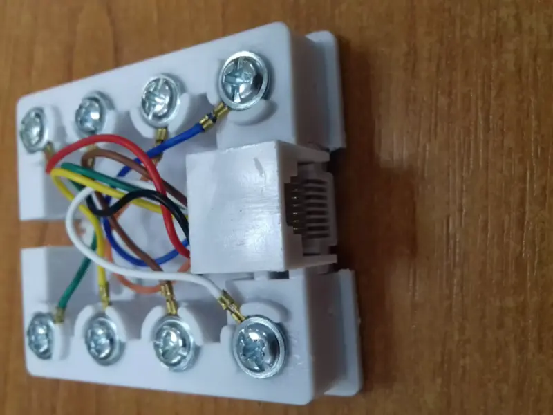 Priza retea simpla RJ45 8/8 aplicata prindere cu suruburi