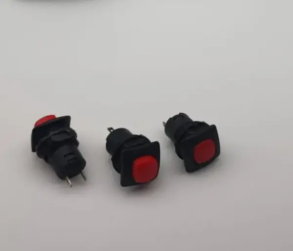 Push Buton cu retinere "NO" patrat plastic 15x15x30mm 1A/250V