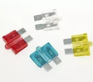 Adaptor 12V-24V USB 2.1A QC3.0 cu montare in locul brichetei auto cu voltmetru